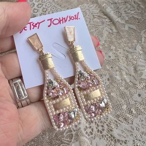 New! Betsey Johnson Champagne Dangle Earrings 🌸